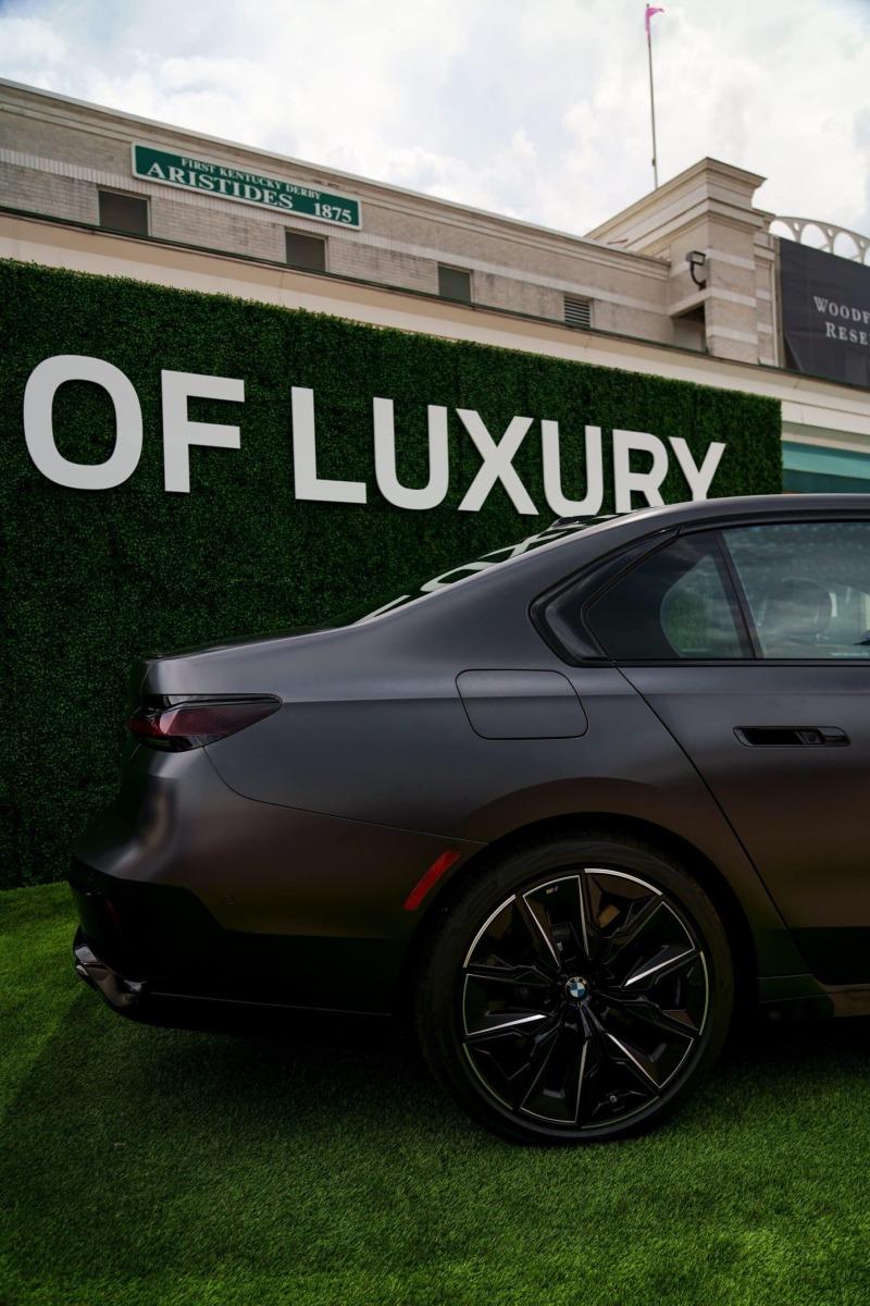 bmw-i7-7-series-10-1-scaled.jpg