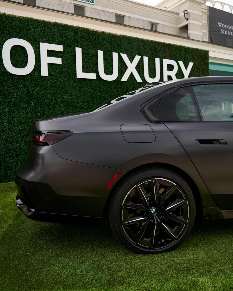 bmw-i7-7-series-08.jpg