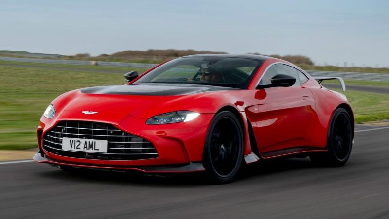 Aston Martin V12 Vantage 2022-15.jpg