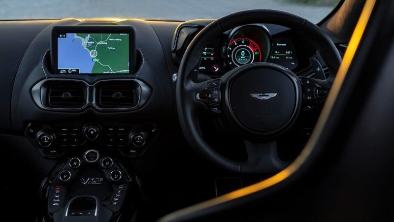 Aston Martin V12 Vantage 2022-6.jpg