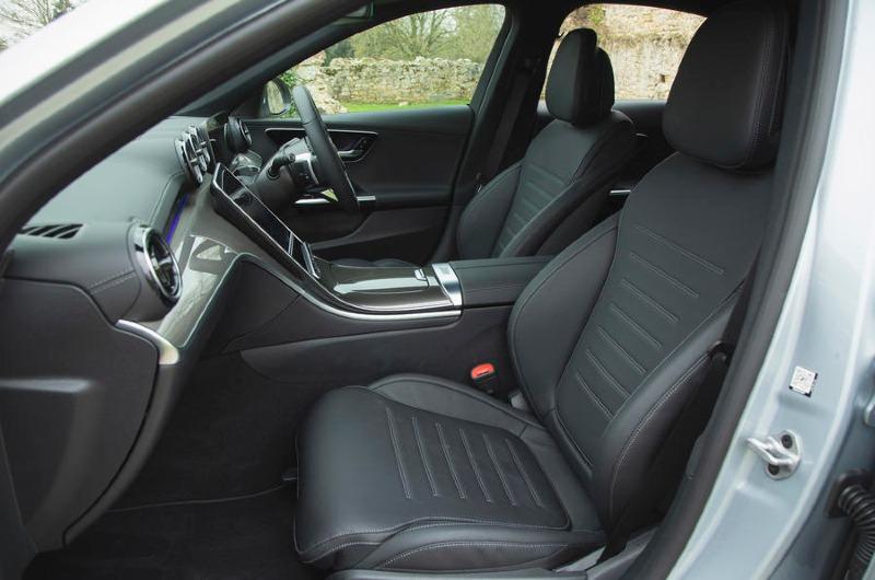 9-mercedes-c-class-c300e-rt-2022-frontseats.jpg