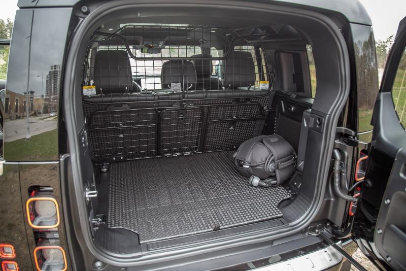defender-v8-trunk.jpg