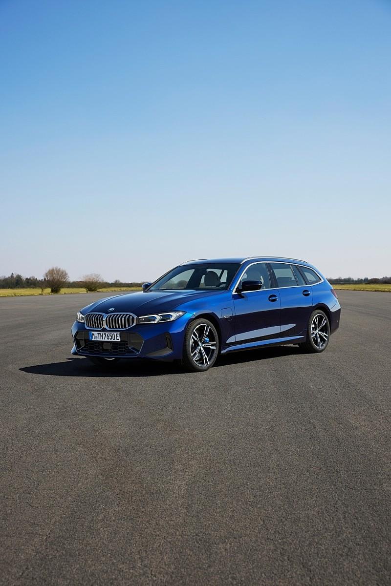 P90462527＿lowRes＿the－new－bmw－330e－tou.jpg