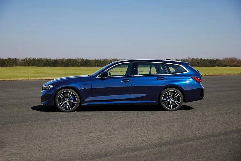 P90462531＿lowRes＿the－new－bmw－330e－tou.jpg