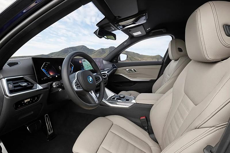 P90462557＿lowRes＿the－new－bmw－330e－tou.jpg