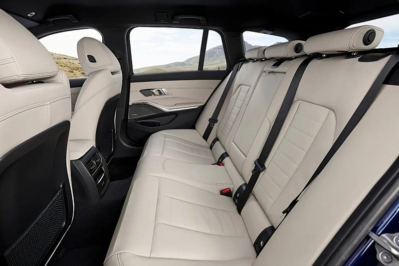 P90462561＿lowRes＿the－new－bmw－330e－tou.jpg
