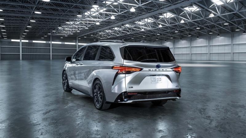 2023-Toyota-Sienna-3.jpg