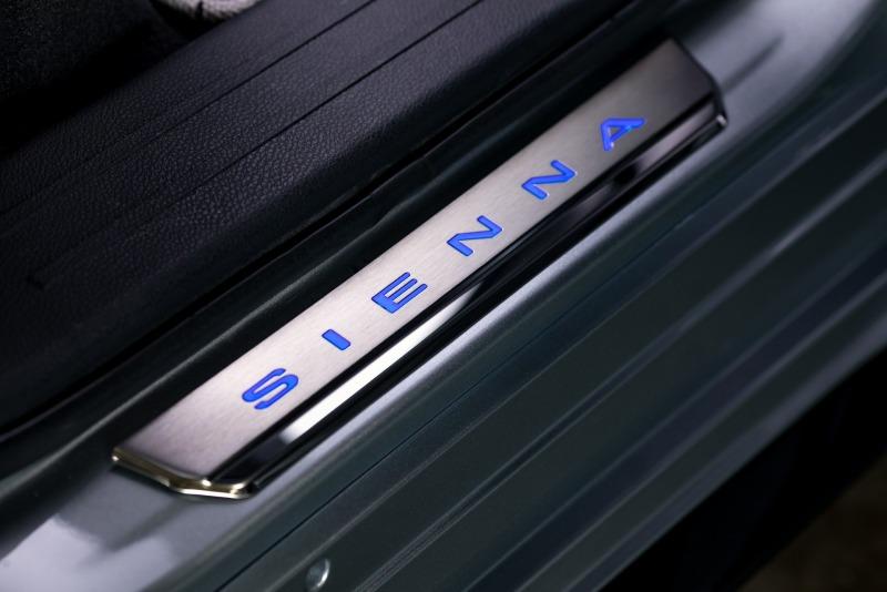 2023-Toyota-Sienna-13.jpg