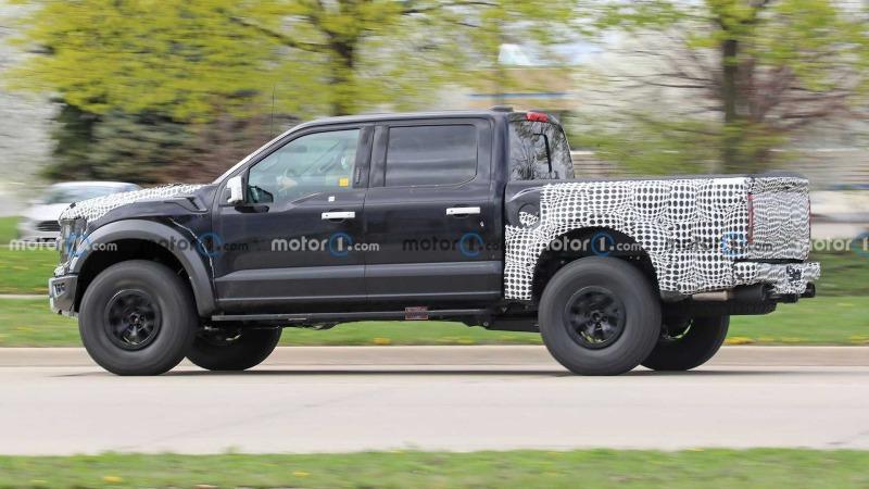 2022-ford-f-150-raptor-r-spy-shots-1.jpg