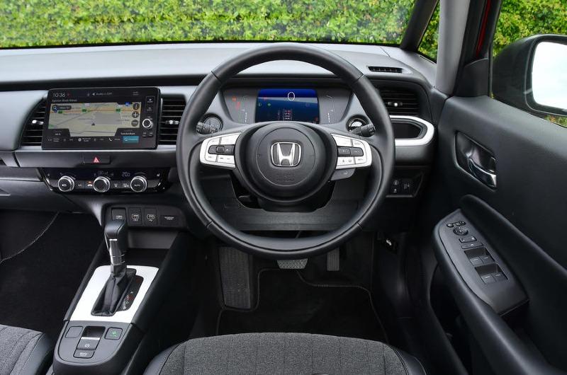 9-honda-jazz-ehev-head-on-dash.jpg