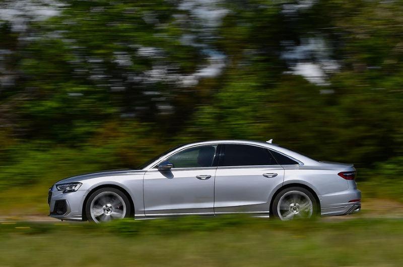 002-audi-s8-panning-2022.jpg