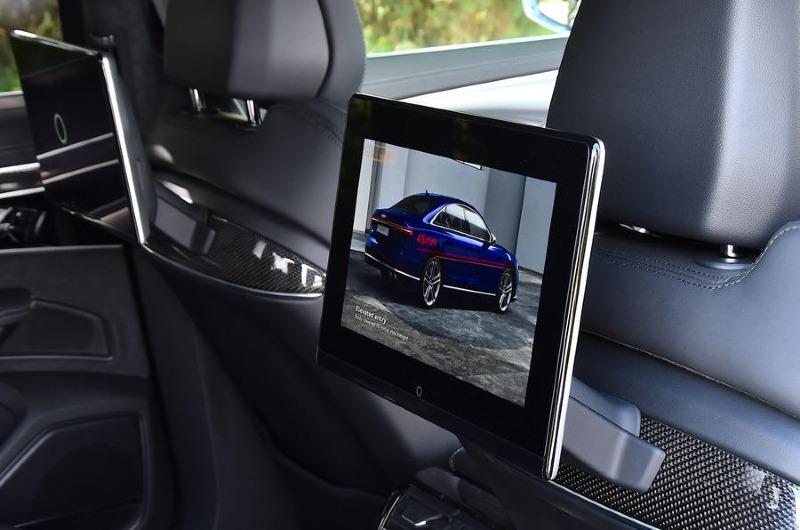 016-audi-s8-rear-screen-2022.jpg