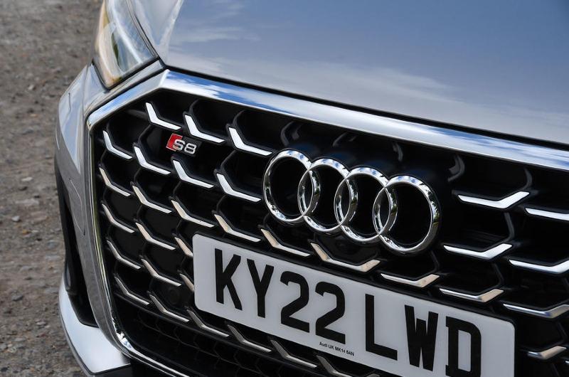020-audi-s8-grill-2022.jpg