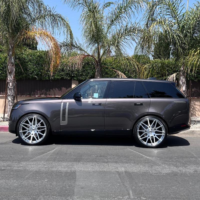 2022-range-rover-hikes-the-baller-attitude-with-26-inch-forgiato-designs-wheels_2.jpg