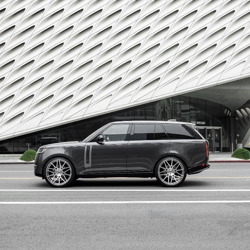 2022-range-rover-hikes-the-baller-attitude-with-26-inch-forgiato-designs-wheels_3.jpg
