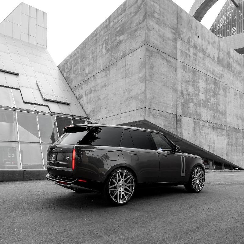 2022-range-rover-hikes-the-baller-attitude-with-26-inch-forgiato-designs-wheels_6.jpg