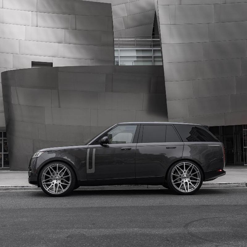 2022-range-rover-hikes-the-baller-attitude-with-26-inch-forgiato-designs-wheels_8.jpg