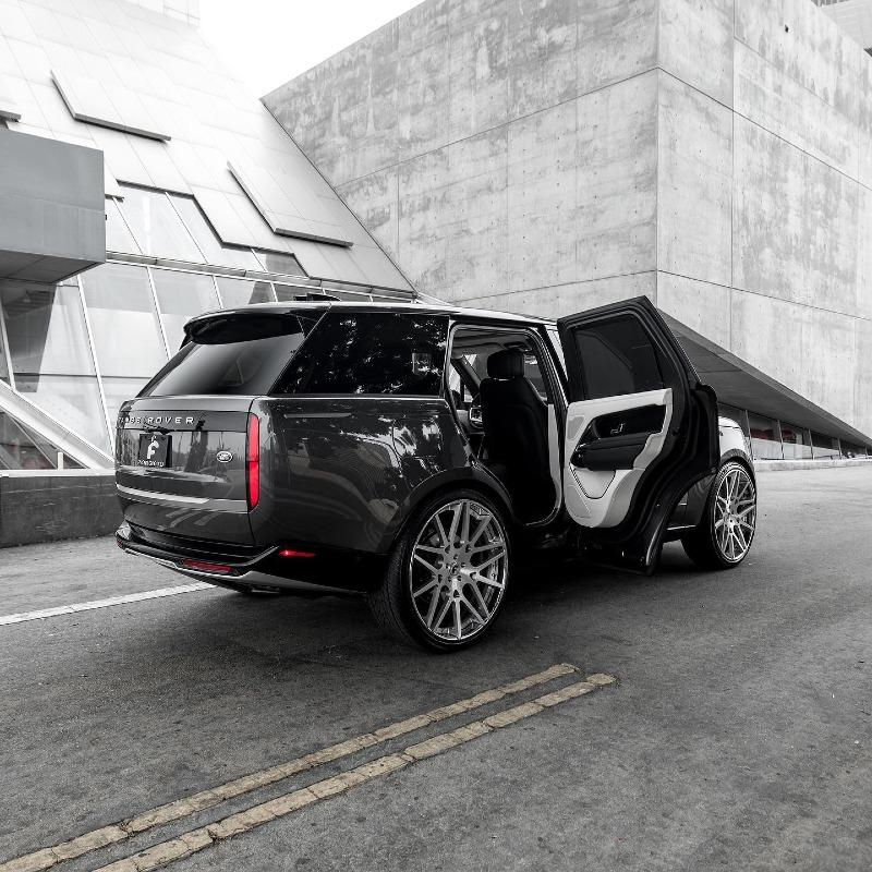 2022-range-rover-hikes-the-baller-attitude-with-26-inch-forgiato-designs-wheels_9.jpg