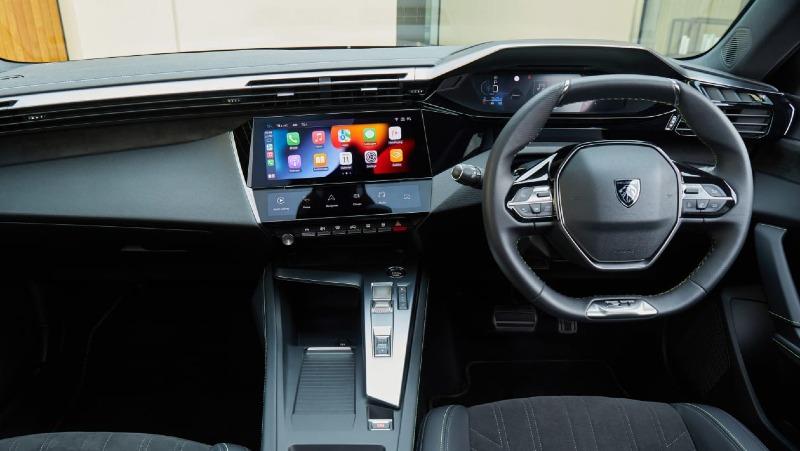 Peugeot 308 SW 2022 UK-10.jpg