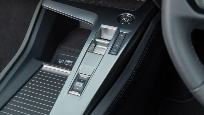 Peugeot 308 SW 2022 UK-7.jpg