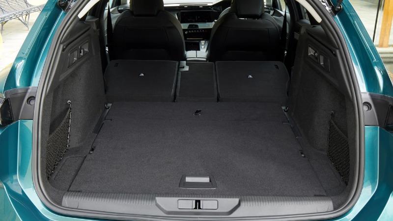 Peugeot 308 SW 2022 UK-6.jpg