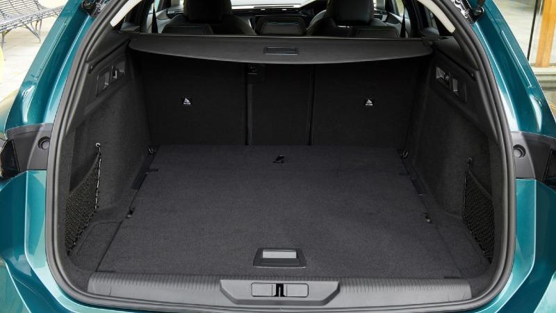 Peugeot 308 SW 2022 UK-5.jpg