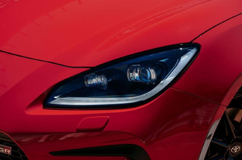 006-toyota-gr86-headlight-2022.jpg