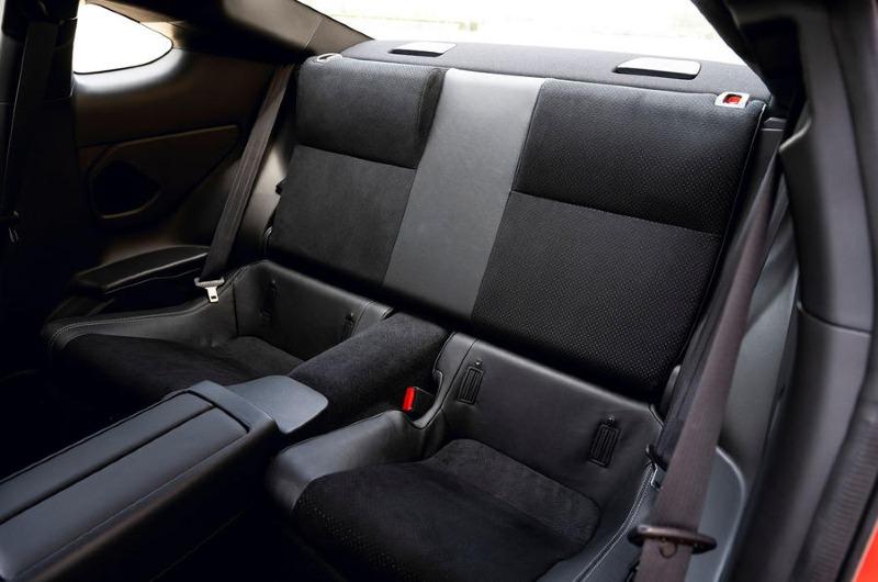 016-toyota-gr86-rear-seats-2022.jpg