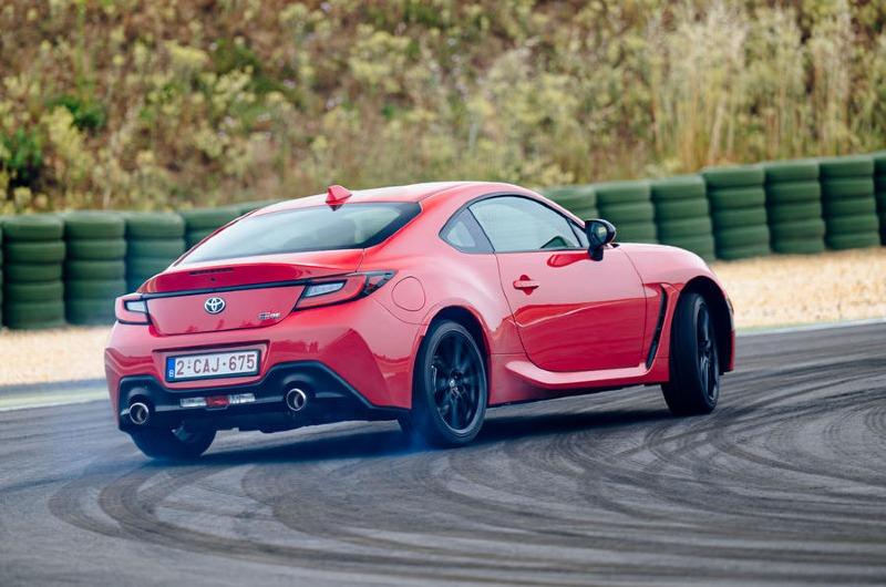 003-toyota-gr86-rear-drift-2022.jpg