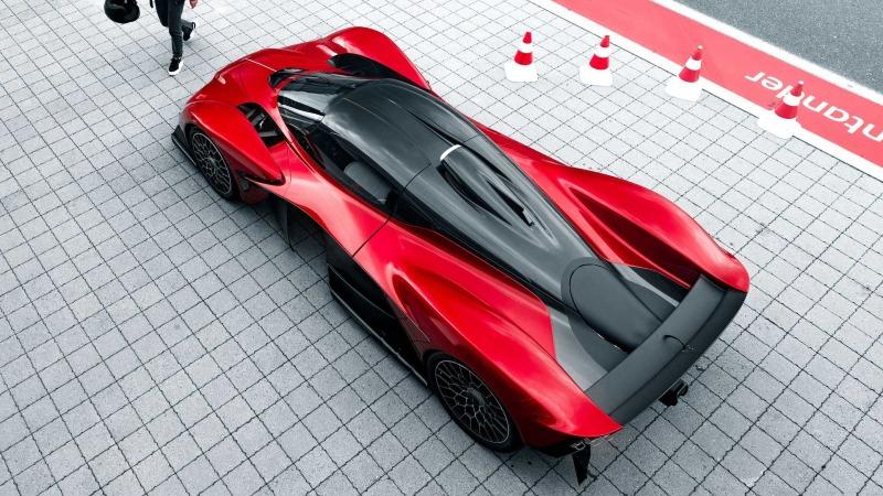 aston-martin-valkyrie-supernova-red-on-the-track (2).jpg