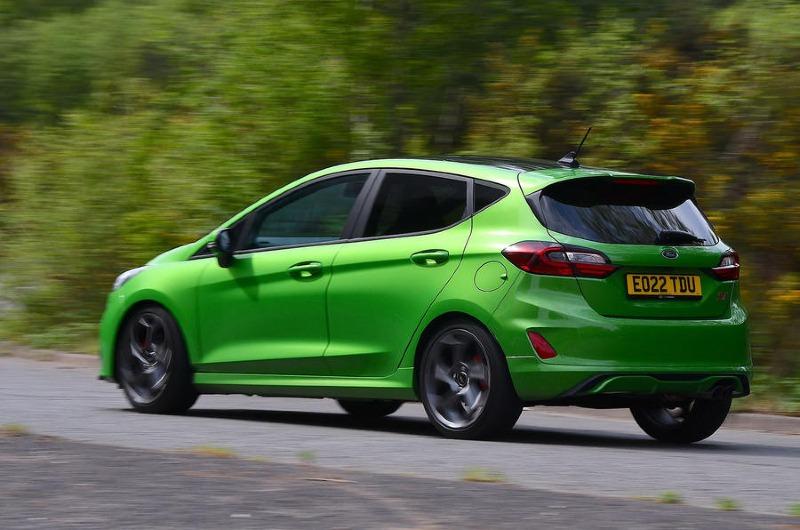 005-ford-fiesta-st-rear-cornering-2022-.jpg