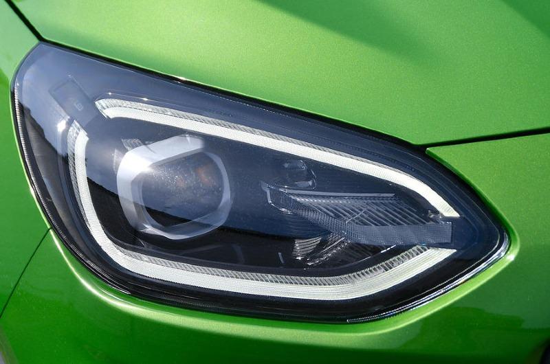 008-ford-fiesta-st-headlight-2022-.jpg