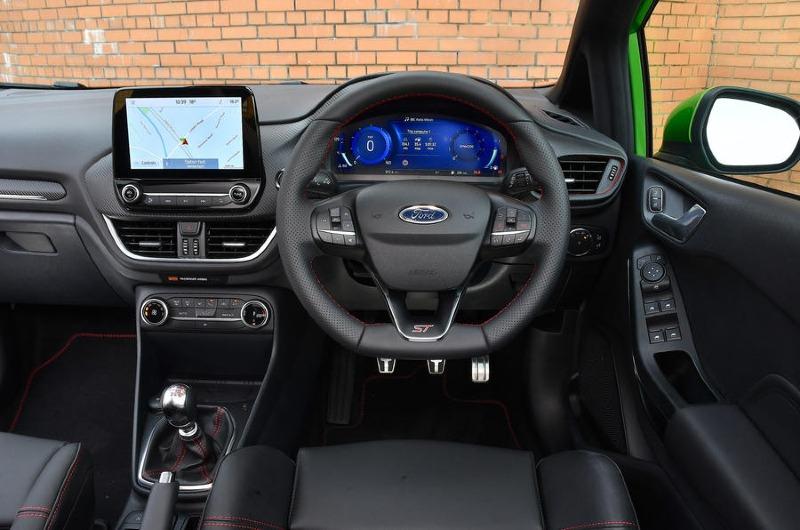 009-ford-fiesta-st-ash-2022-.jpg