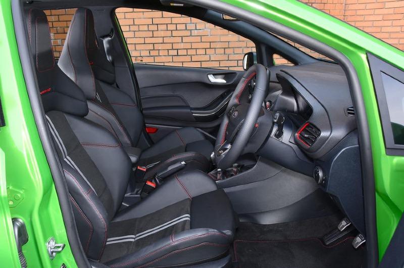 010-ford-fiesta-st-front-seats-2022-.jpg