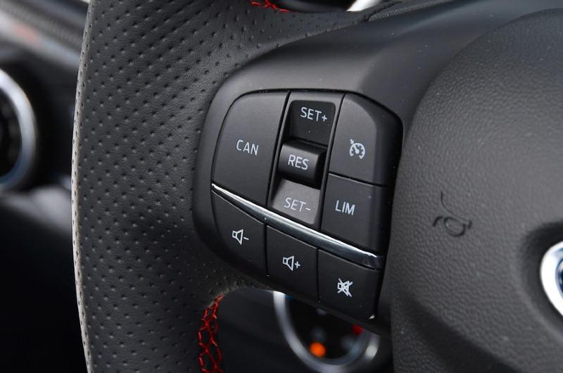 013-ford-fiesta-st-sterring-controls-2022-.jpg