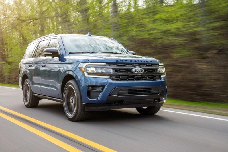 2022-ford-expedition-stealth-103-1653524526.jpg