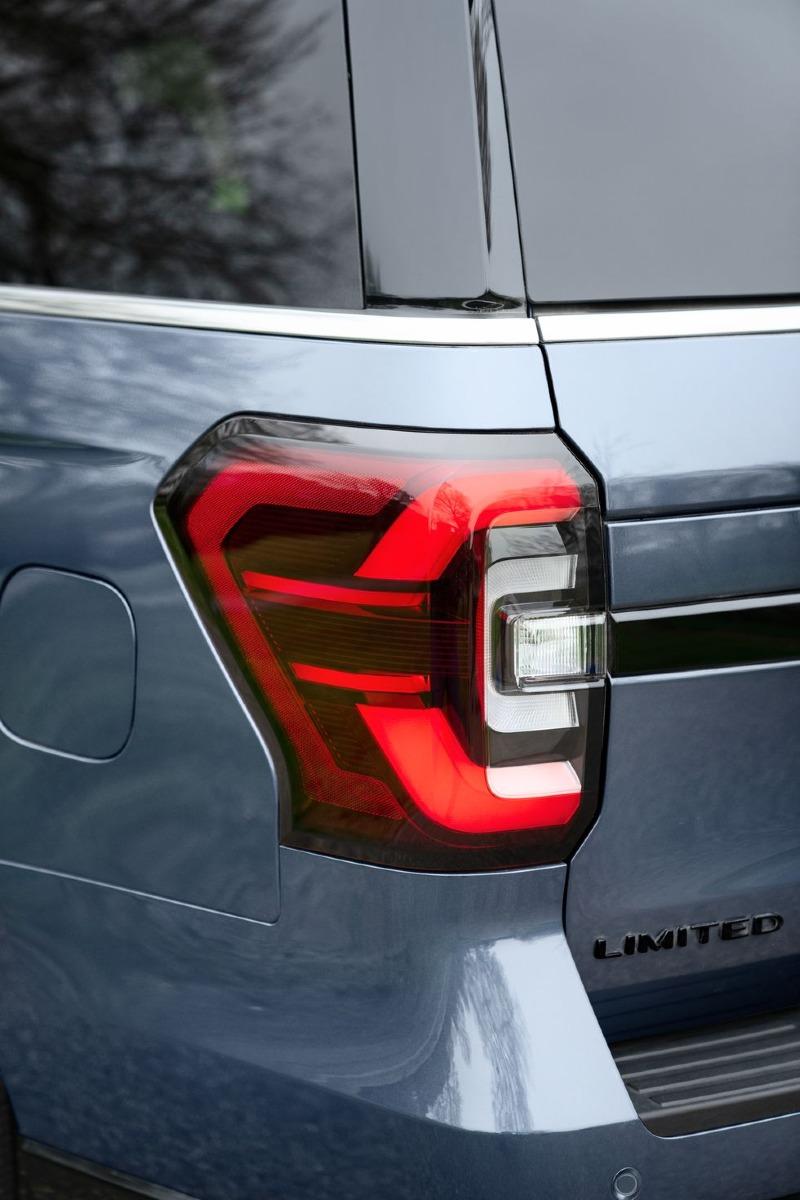 2022-ford-expedition-stealth-106-1653524519.jpg