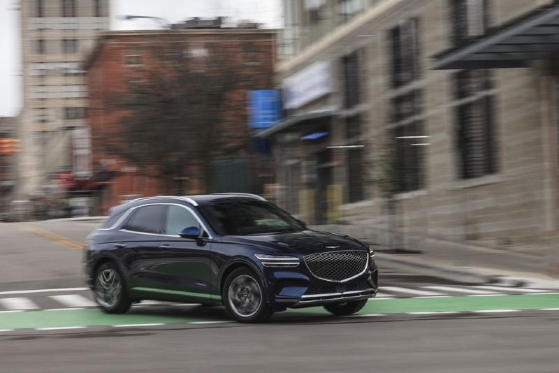 2022-genesis-gv70-2p5t-awd-advanced-132-edit-1653058924.jpg