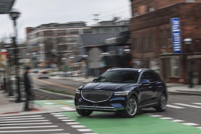 2022-genesis-gv70-2p5t-awd-advanced-192-edit-1653058924.jpg