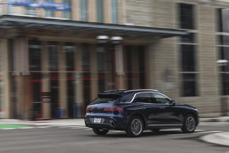 2022-genesis-gv70-2p5t-awd-advanced-319-edit-1653058927.jpg