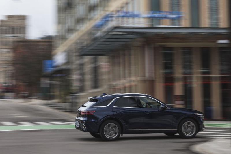 2022-genesis-gv70-2p5t-awd-advanced-424-edit-1653058927.jpg