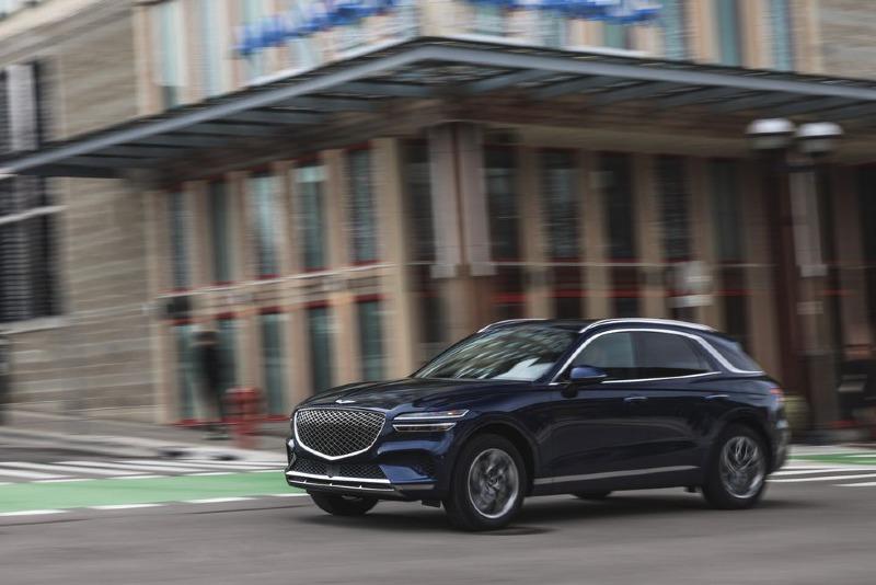 2022-genesis-gv70-2p5t-awd-advanced-446-edit-1653058927.jpg