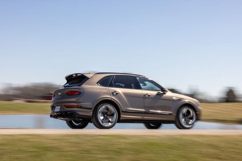 2022-bentley-bentayga-s-107-1653579644.jpg