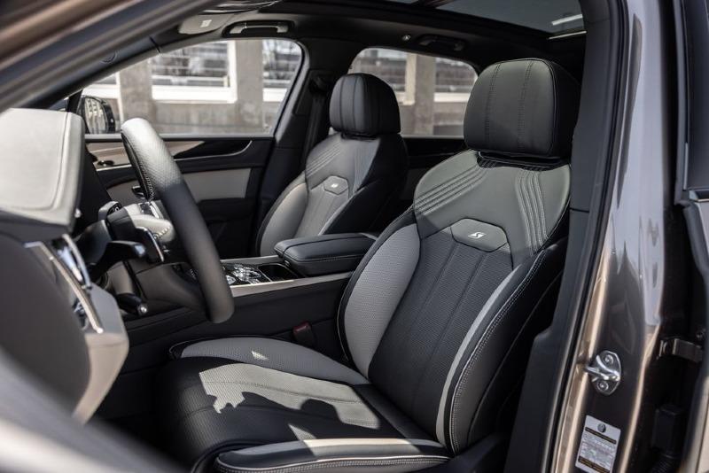 2022-bentley-bentayga-s-109-1653579646.jpg
