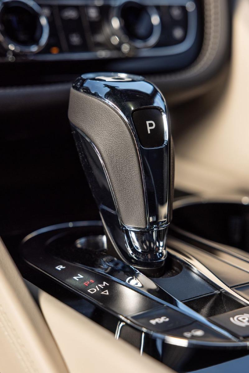2022-bentley-bentayga-s-116-1653579652.jpg