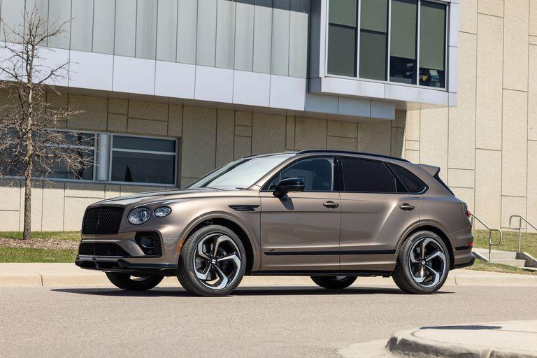 2022-bentley-bentayga-s-133-1653579664.jpg