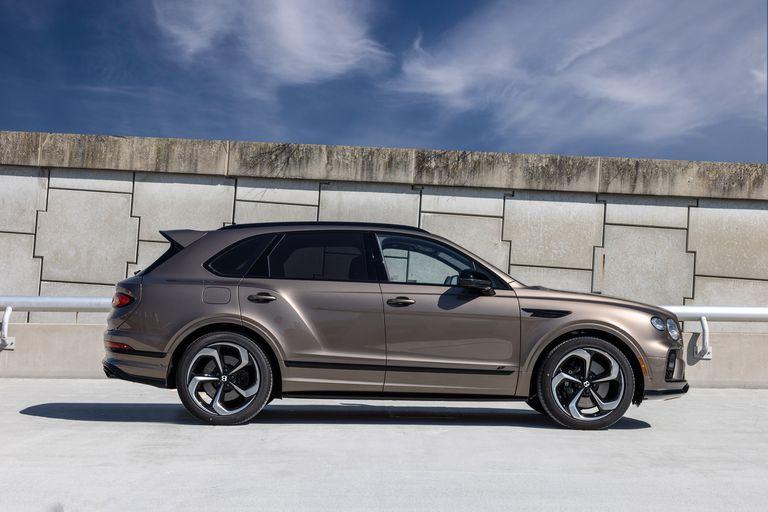 2022-bentley-bentayga-s-138-1653579668.jpg