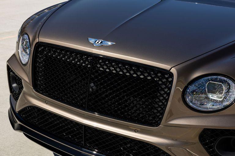 2022-bentley-bentayga-s-139-1653579670.jpg