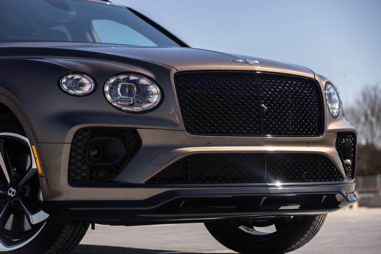 2022-bentley-bentayga-s-140-1653579670.jpg