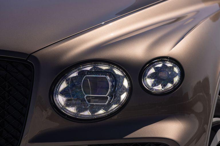 2022-bentley-bentayga-s-142-1653579671.jpg